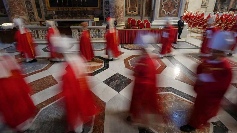 Tutto pronto per il nuovo conclave, cardinali al voto tra attese e simboli