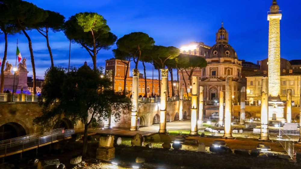 Una passeggiata serale tra i Fori Imperiali, storia sotto le stelle