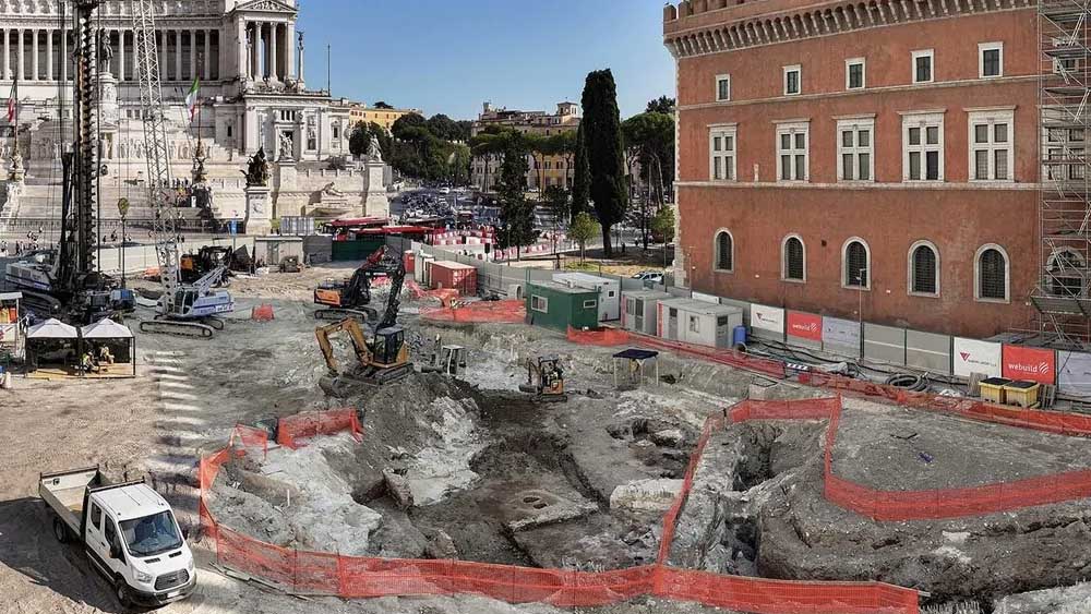 Alla stazione di Piazza Venezia riaffiora la Roma antica, tra insulae imperiali e fornaci medievali