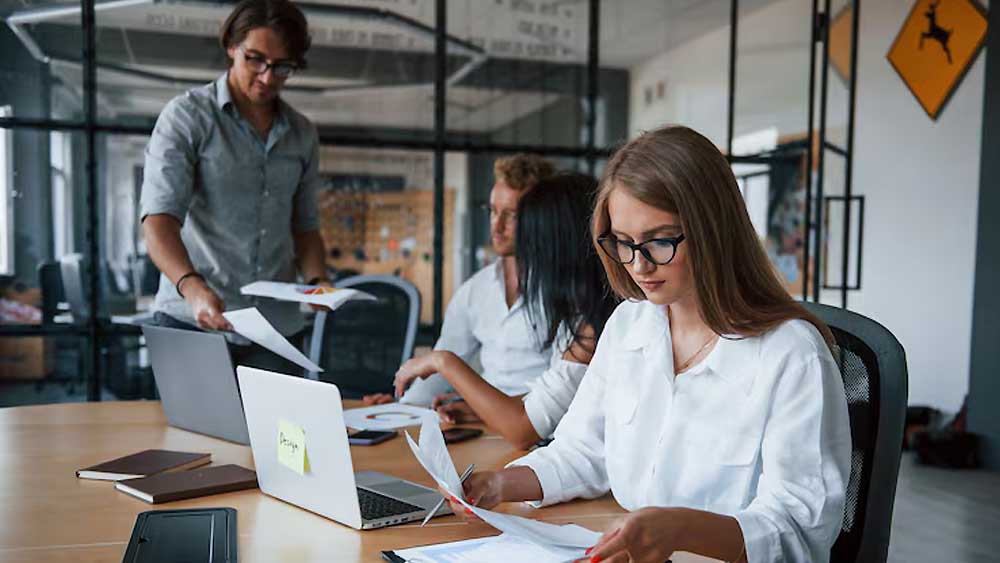 Redditi in crescita nel Lazio, ma resta il divario tra uomini e donne